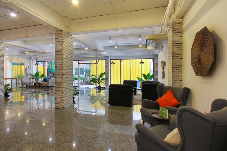 Public Area 3, Pula Silom, Bang Rak