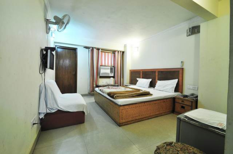 Bedroom, Avtar, West