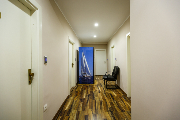 Public Area, Golden Split Rooms, Split