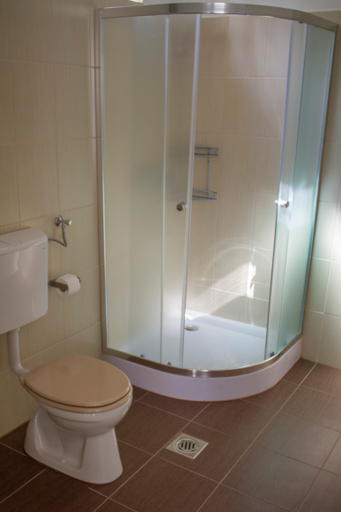 Bathroom 3, Microstore Airport Panzio, Gyál