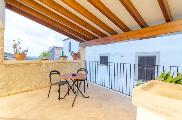 Others 5, Embat Hostel, Baleares