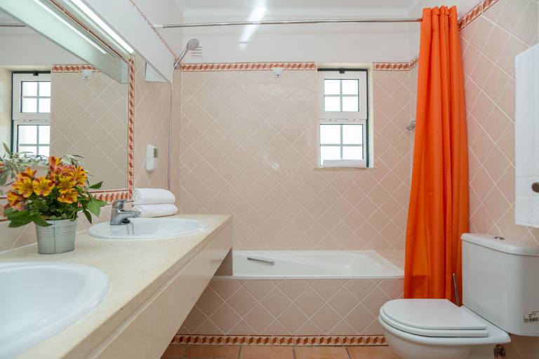 Bathroom, Colina Villas (duplicated -correct ID2750), Lagoa