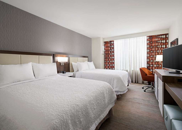 Bedroom 3, Hampton Inn Chicago McCormick Place, Cook