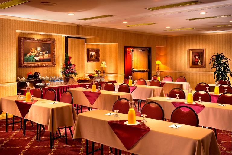 Food & Drinks 5, Ayres Suites Yorba Linda, Orange