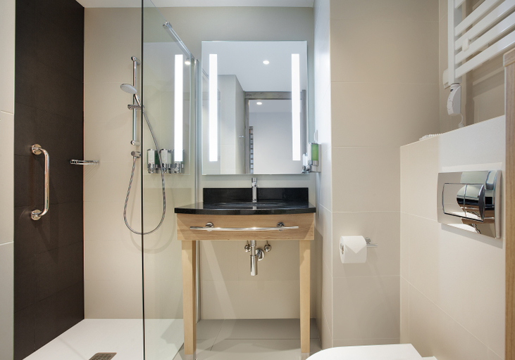 Bathroom 5, Hampton by Hilton Lublin, Lublin City