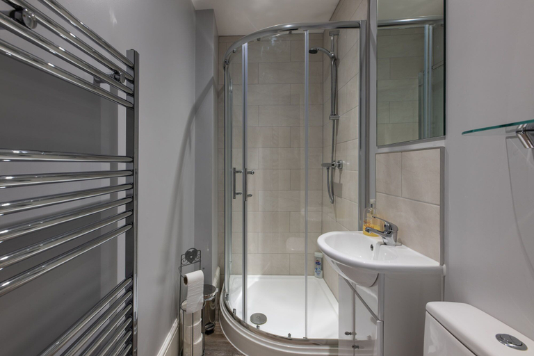 Bathroom 5, 2 Sussex Place, Plymouth