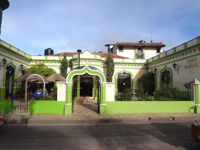 Exterior & Views