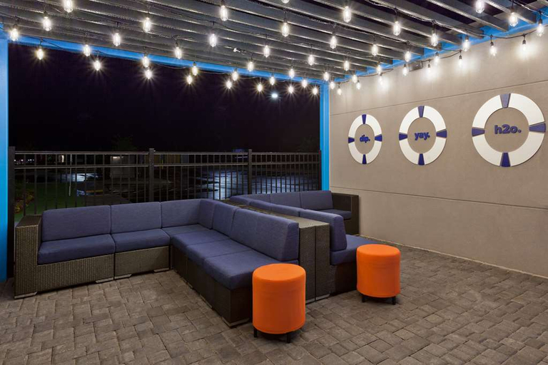 Public Area 2, Tru by Hilton Auburn, Lee