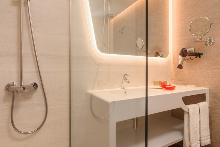 Bathroom 5, Eurostars Cascais, Cascais