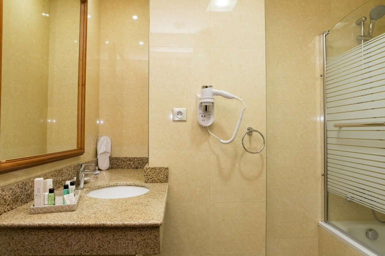 Bathroom 5, New Day Hotel, Kouba