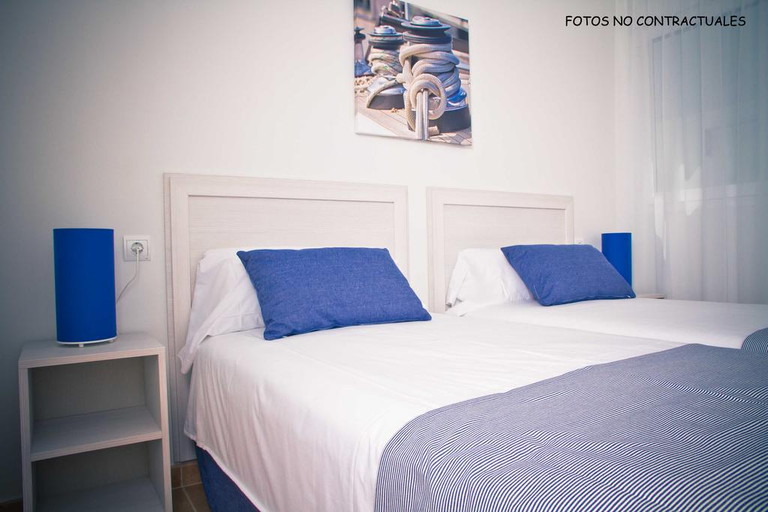 Bedroom 3, Pierre & Vacances Blanes Playa, Girona