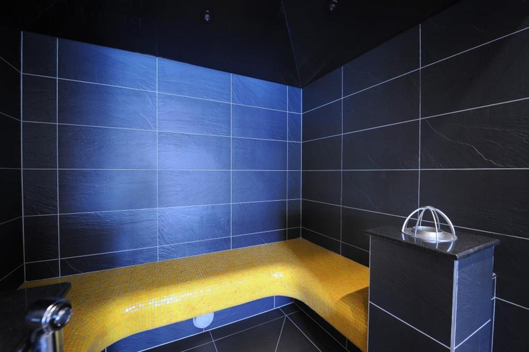 Bathroom, Die Sonne, Kitzbühel