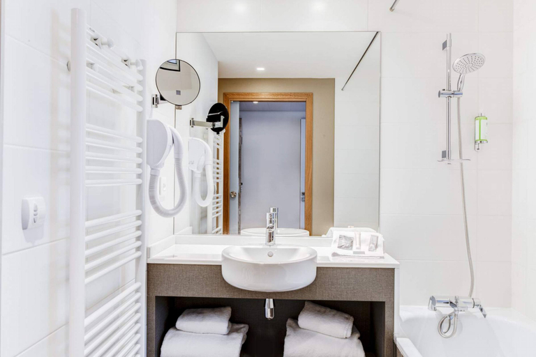 Bathroom 4, Spark by Hilton Lyon Park Saone, Rhône