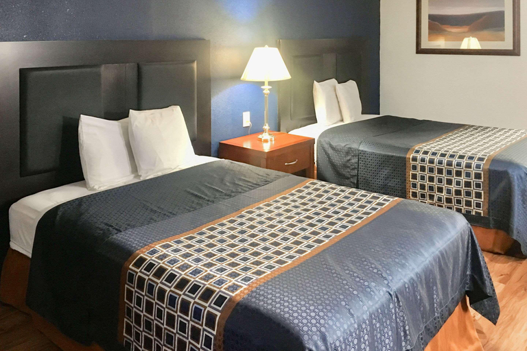 Bedroom 4, Rodeway Inn Circleville, Pickaway