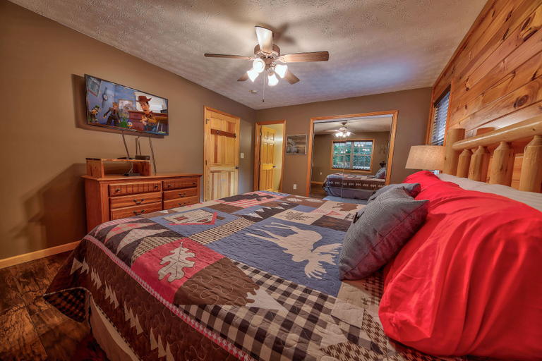 Bedroom 3, Blue Mountain Mist, Sevier