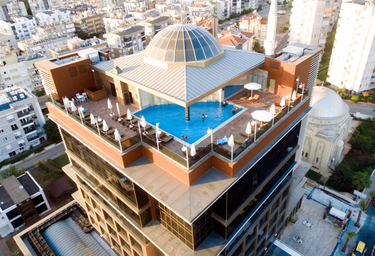 Exterior & Views