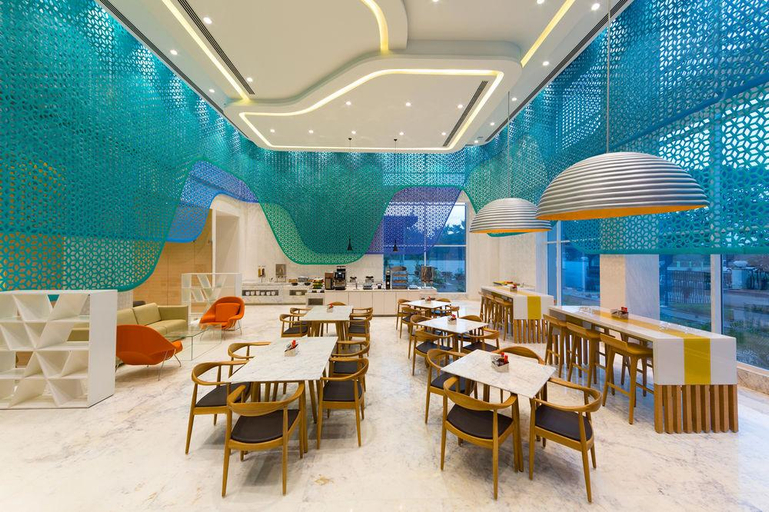 Food & Drinks 5, Holiday Inn Express Chennai Mahindra World City, Kancheepuram