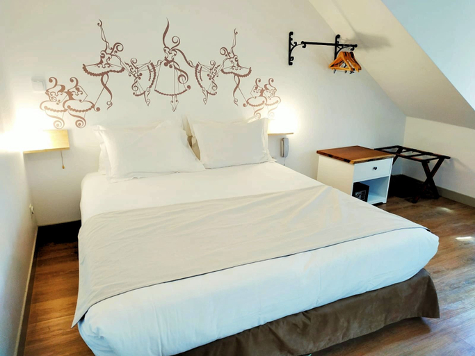 Bedroom 4, Korner Opera, Paris