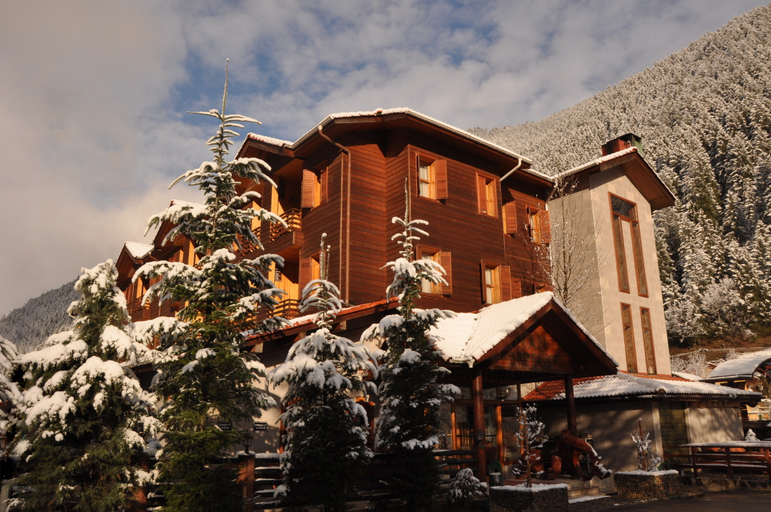 Exterior & Views