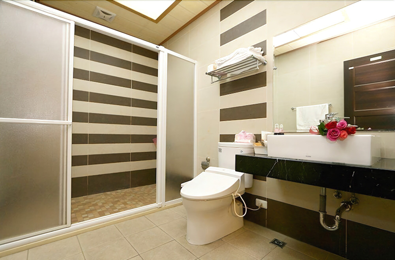 Bathroom 2, Flower 4 B&B, Hualien