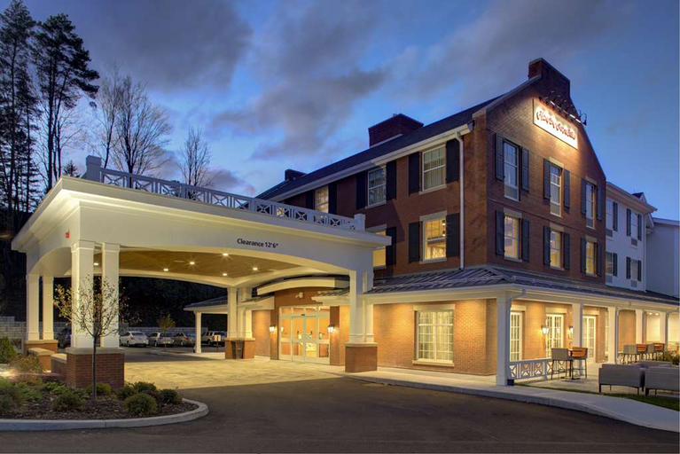 Exterior & Views 2, Hampton Inn & Suites Manchester, Bennington
