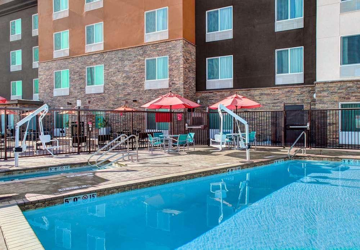 Sport & Beauty 1, Towneplace Suites Bakersfield West, Kern