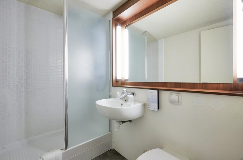Bathroom 5, Campanile St Nicolas Lez Arras, Pas-de-Calais