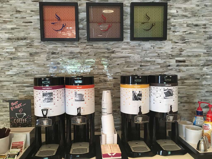 Food & Drinks 5, Hampton Inn & Suites Newburgh Stewart Airport, Orange