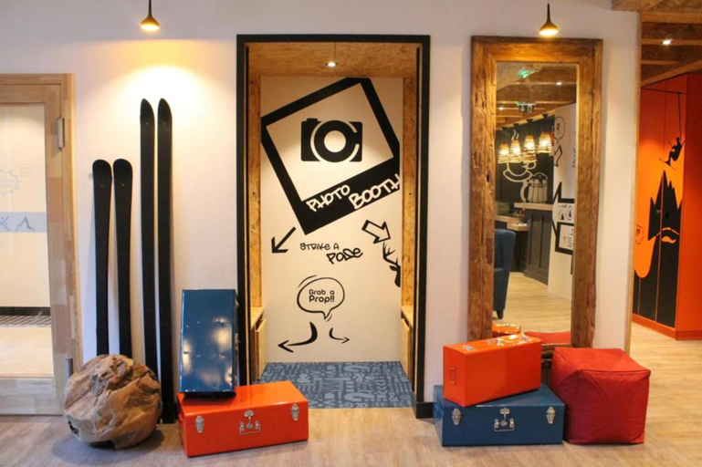 Public Area 2, Moontain Hostel, Isère