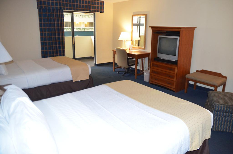 Bedroom 5, Clarion Hotel Convention Center Jackson Northwest, Madison