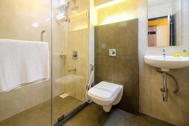 Bathroom 4, FabHotel Ascot International Andheri, Mumbai Suburban