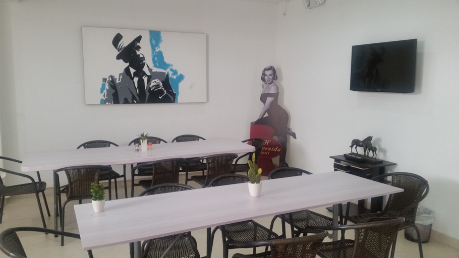 Others 5, Quinta Avenida Medellin, Medellín