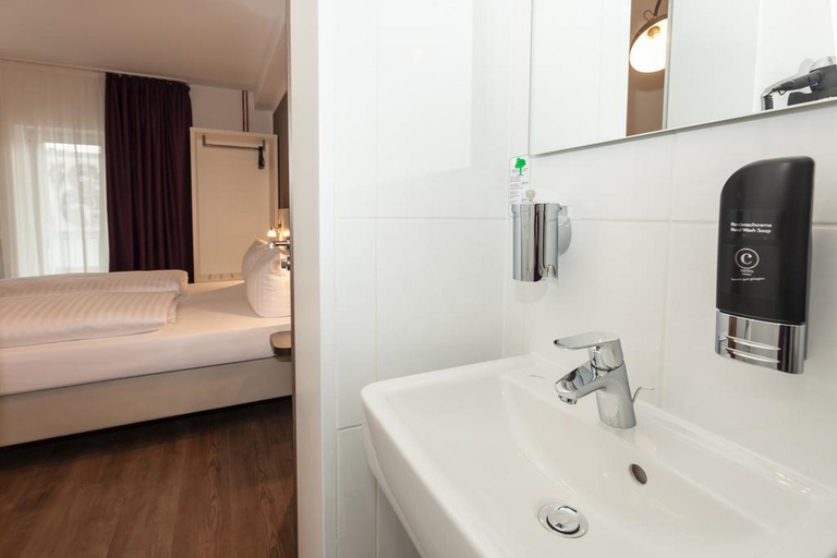 Bathroom, Hotel West Hamburg, Hamburg