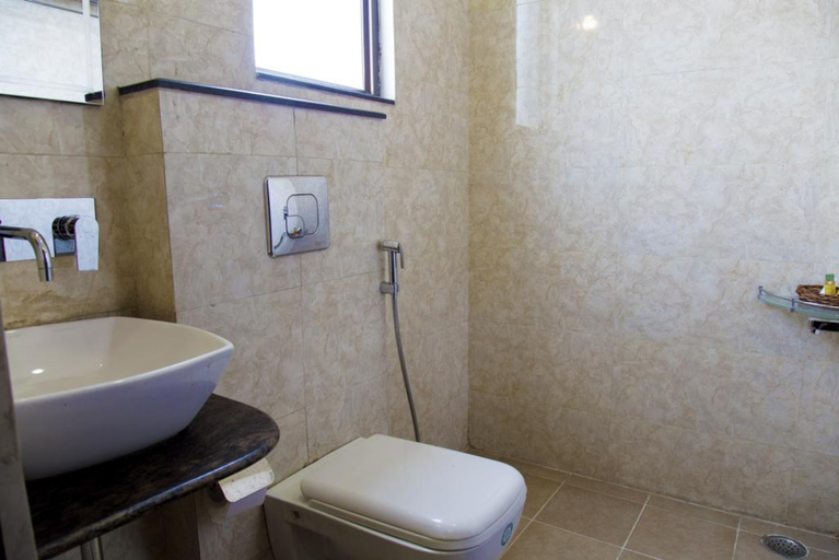 Bathroom 4, FabHotel Hill View Jubilee Hills, Hyderabad