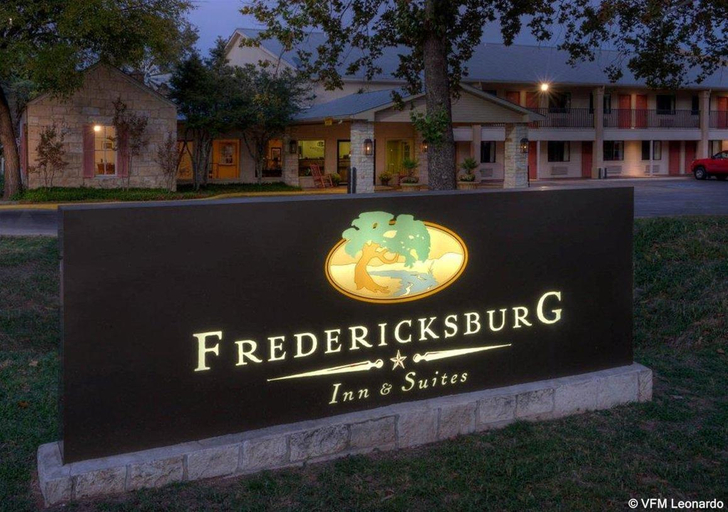 Public Area 3, Fredericksburg Inn & Suites, Gillespie