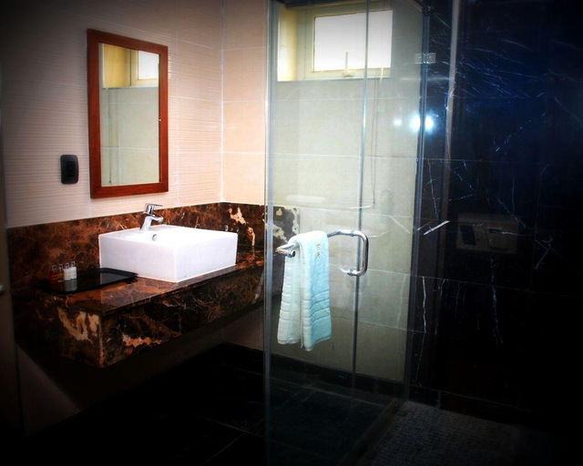 Bathroom 3, The Sojourner by Genesis, Kosofe