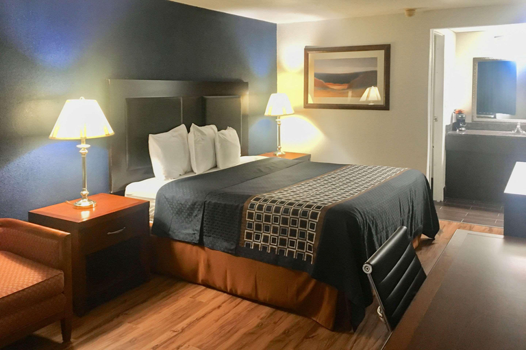 Bedroom 3, Rodeway Inn Circleville, Pickaway