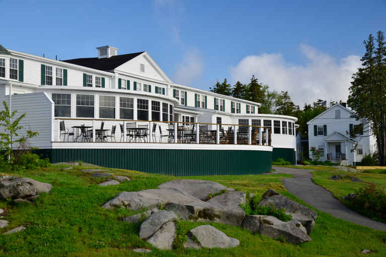 Exterior & Views