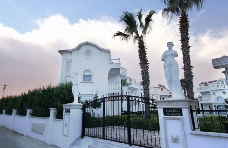 Exterior & Views
