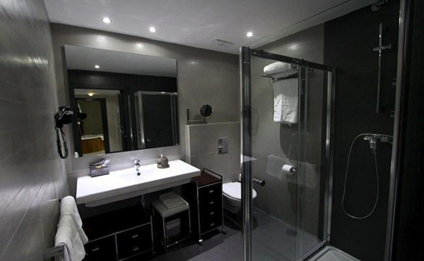 Bathroom 4, Hotel Adelma, Cantabria