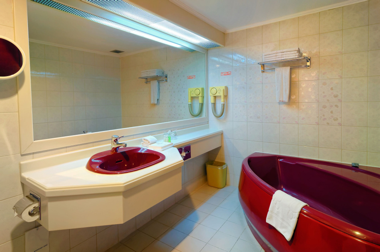 Bathroom 7
