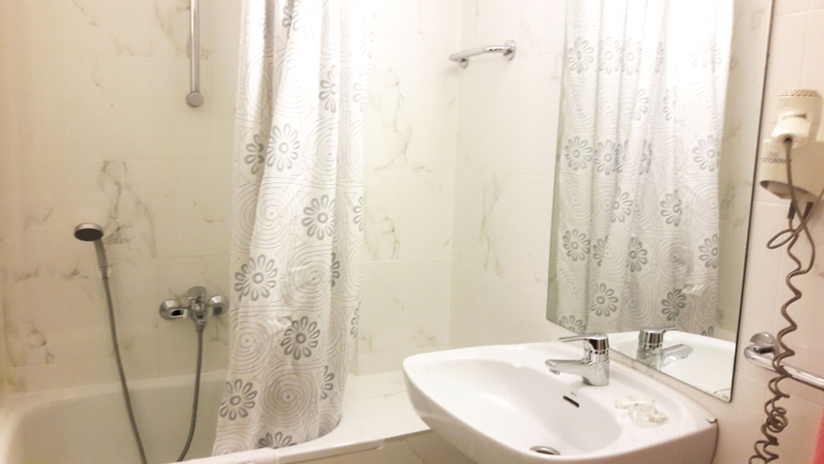 Bathroom 5, Dato 2, Álava