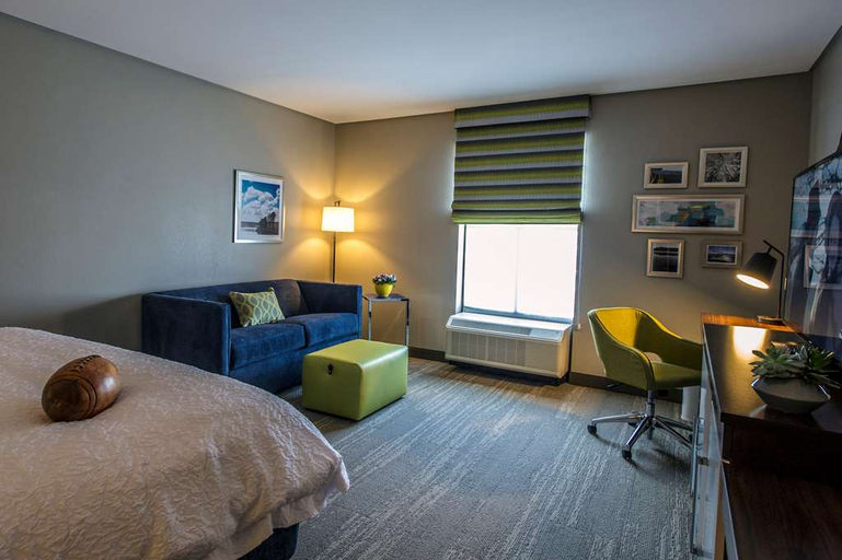 Bedroom 4, Hampton Inn & Suites Foxborough -Mansfield, Foxborough