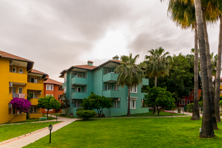 Exterior & Views
