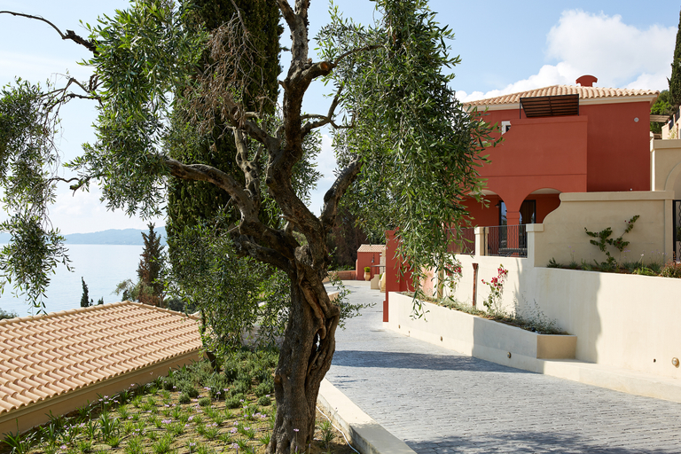 Exterior & Views