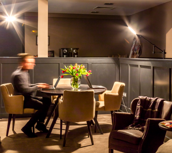 Public Area 3, Cove Cannon Street, London