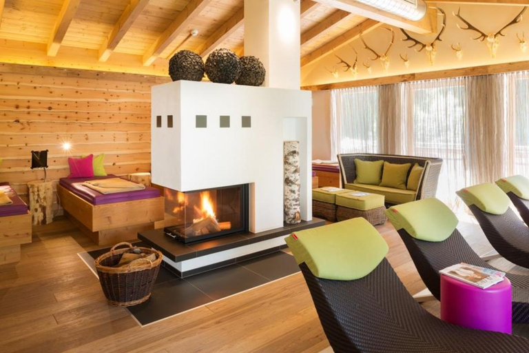Public Area 3, Die Sonne, Kitzbühel