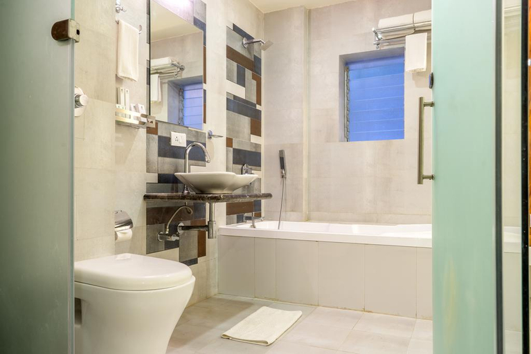 Bathroom 4, Treebo 7 Cepl, Mumbai Suburban