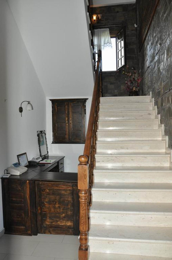 Kaceli Hotel, Beratit