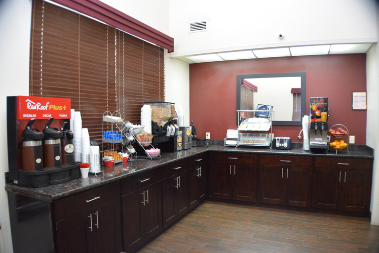 Food & Drinks 5, Red Roof PLUS+ & Suites Chattanooga - Downtown, Hamilton